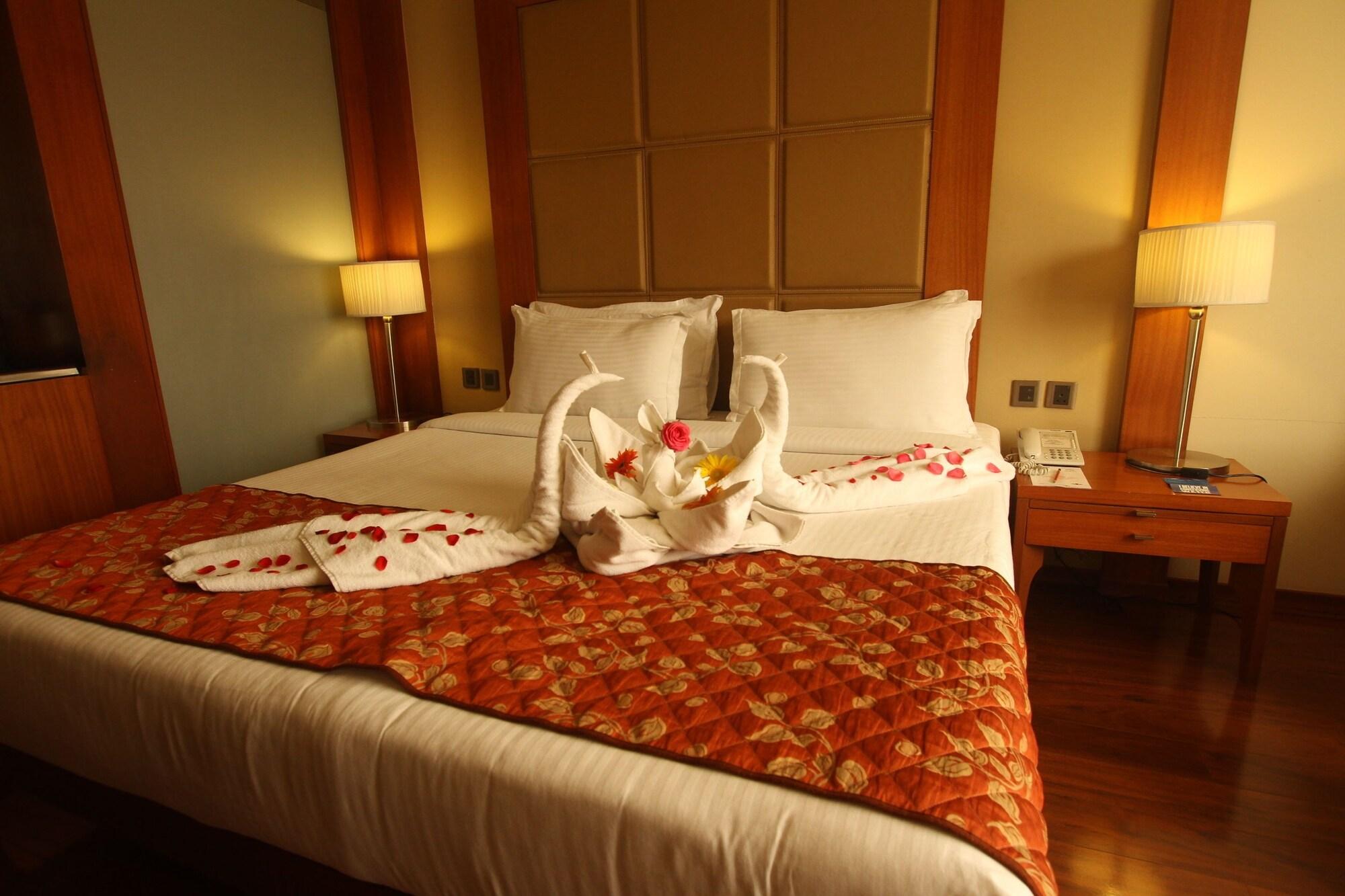 Hotel The Cambay Grand Ahmedabad Exterior foto