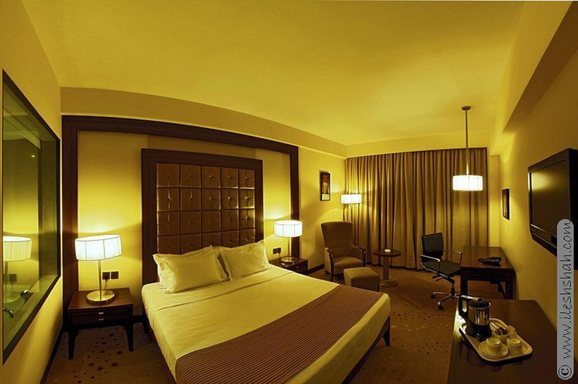 Hotel The Cambay Grand Ahmedabad Exterior foto