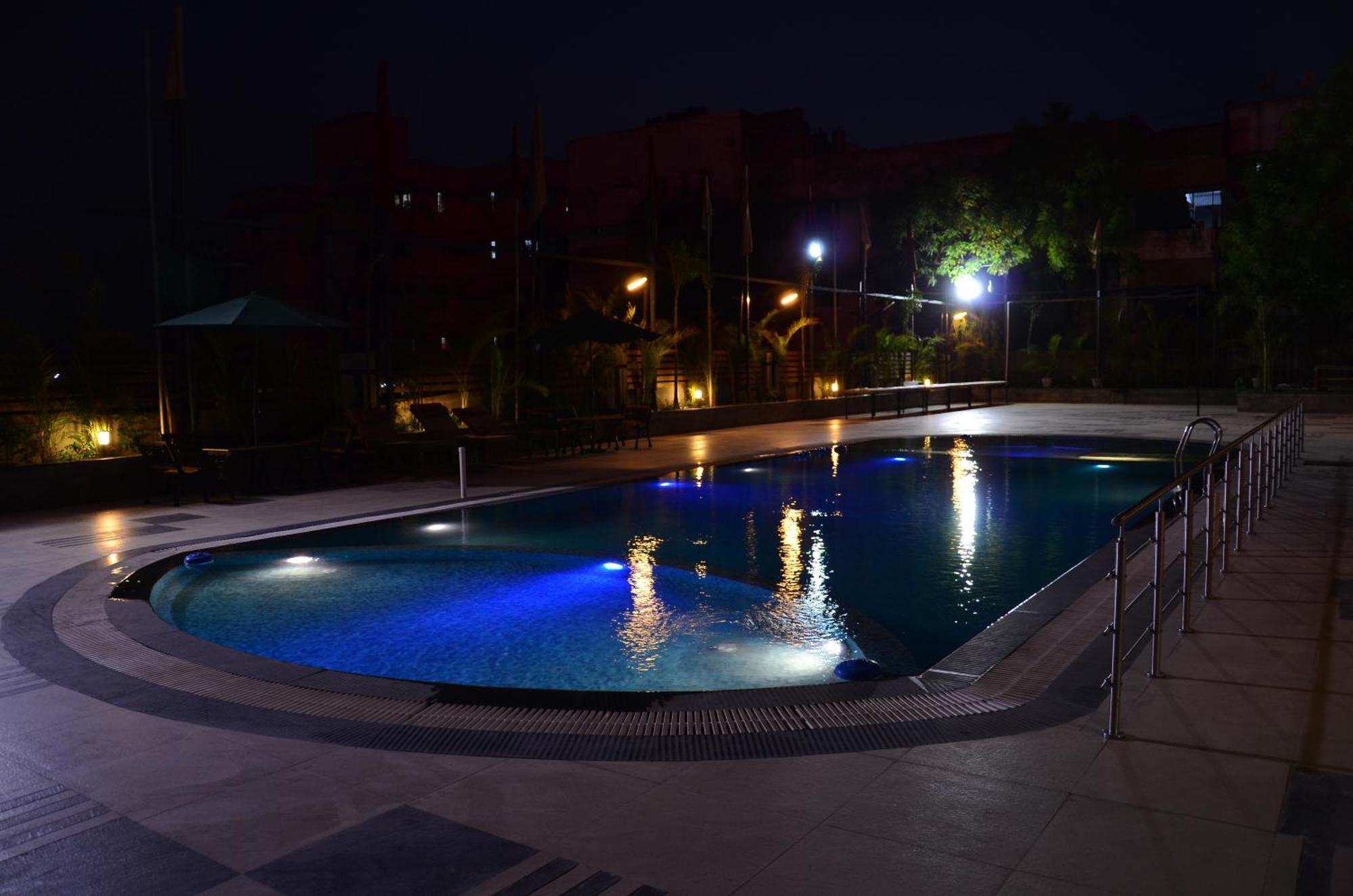 Hotel The Cambay Grand Ahmedabad Exterior foto