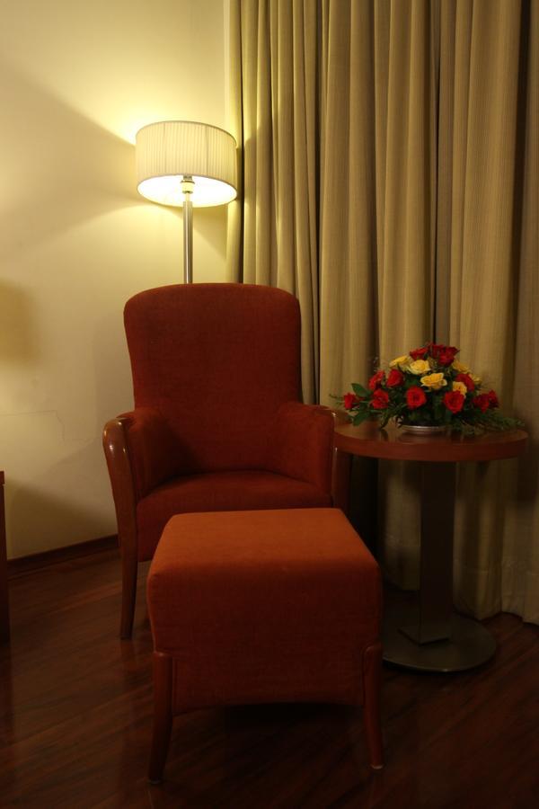 Hotel The Cambay Grand Ahmedabad Exterior foto