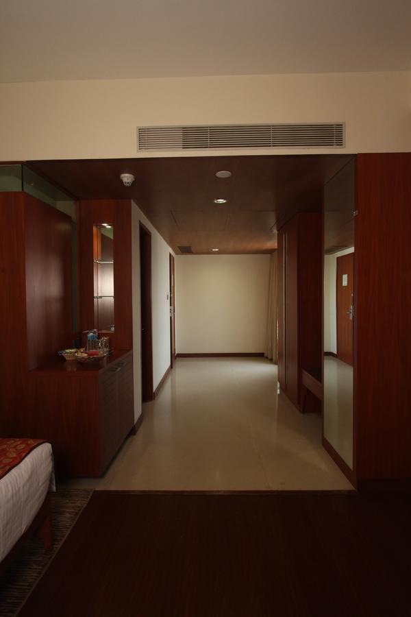 Hotel The Cambay Grand Ahmedabad Exterior foto