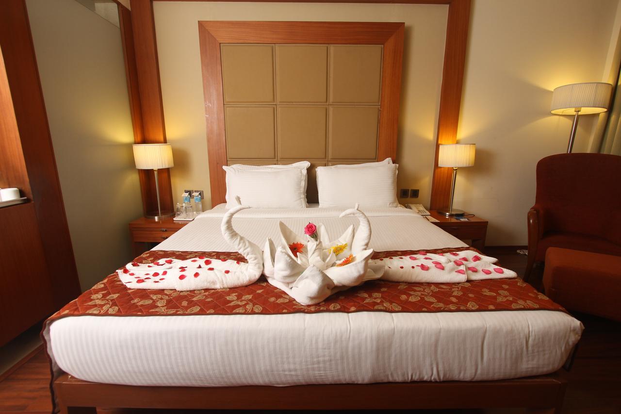 Hotel The Cambay Grand Ahmedabad Exterior foto