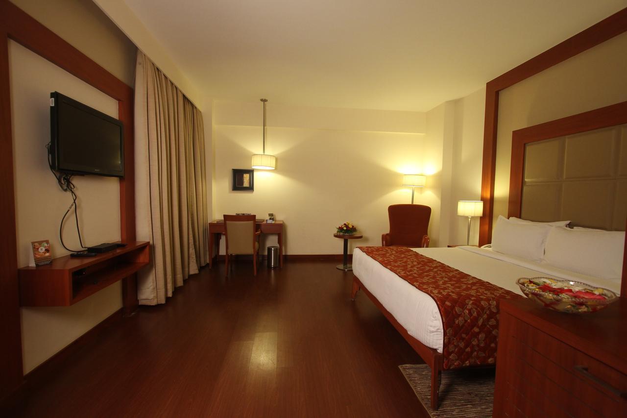 Hotel The Cambay Grand Ahmedabad Exterior foto