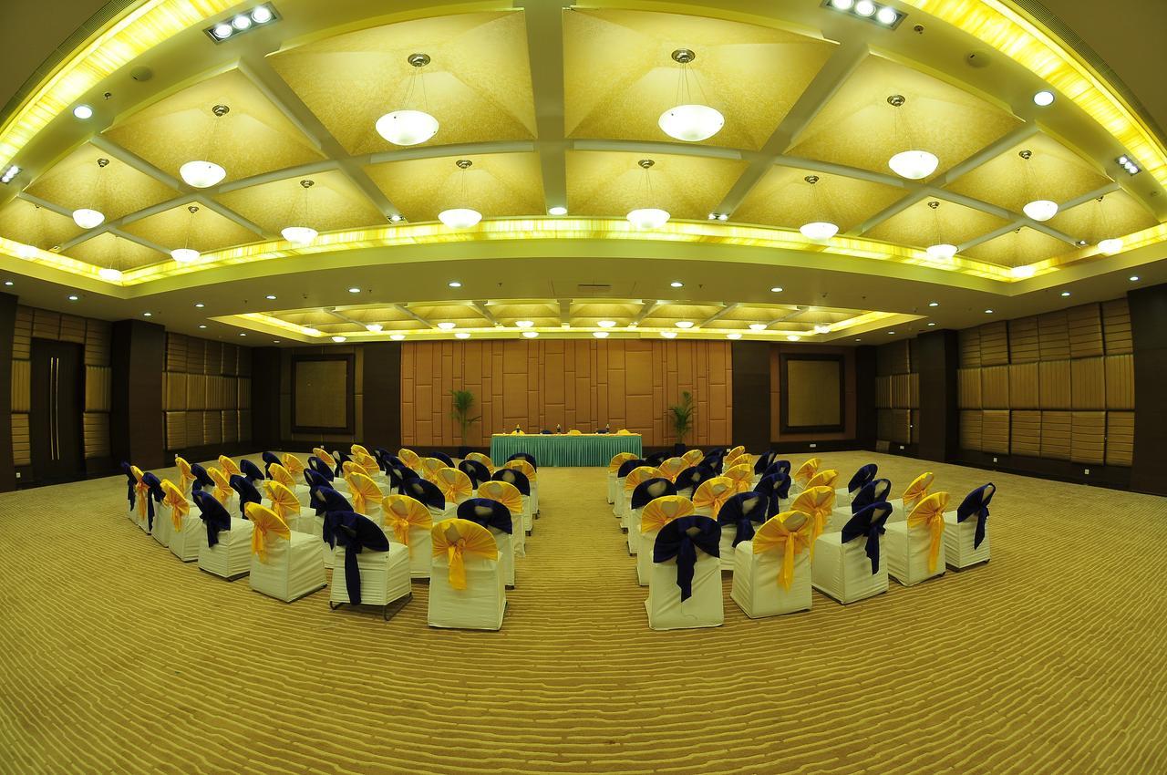 Hotel The Cambay Grand Ahmedabad Exterior foto