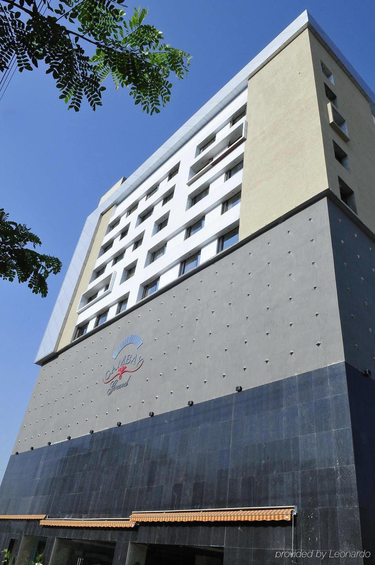 Hotel The Cambay Grand Ahmedabad Exterior foto