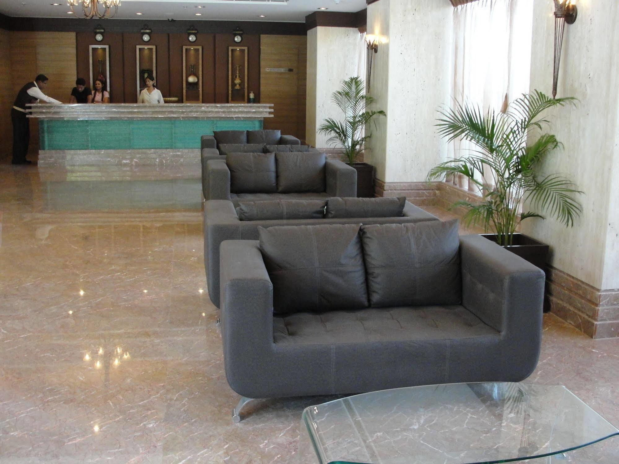 Hotel The Cambay Grand Ahmedabad Exterior foto