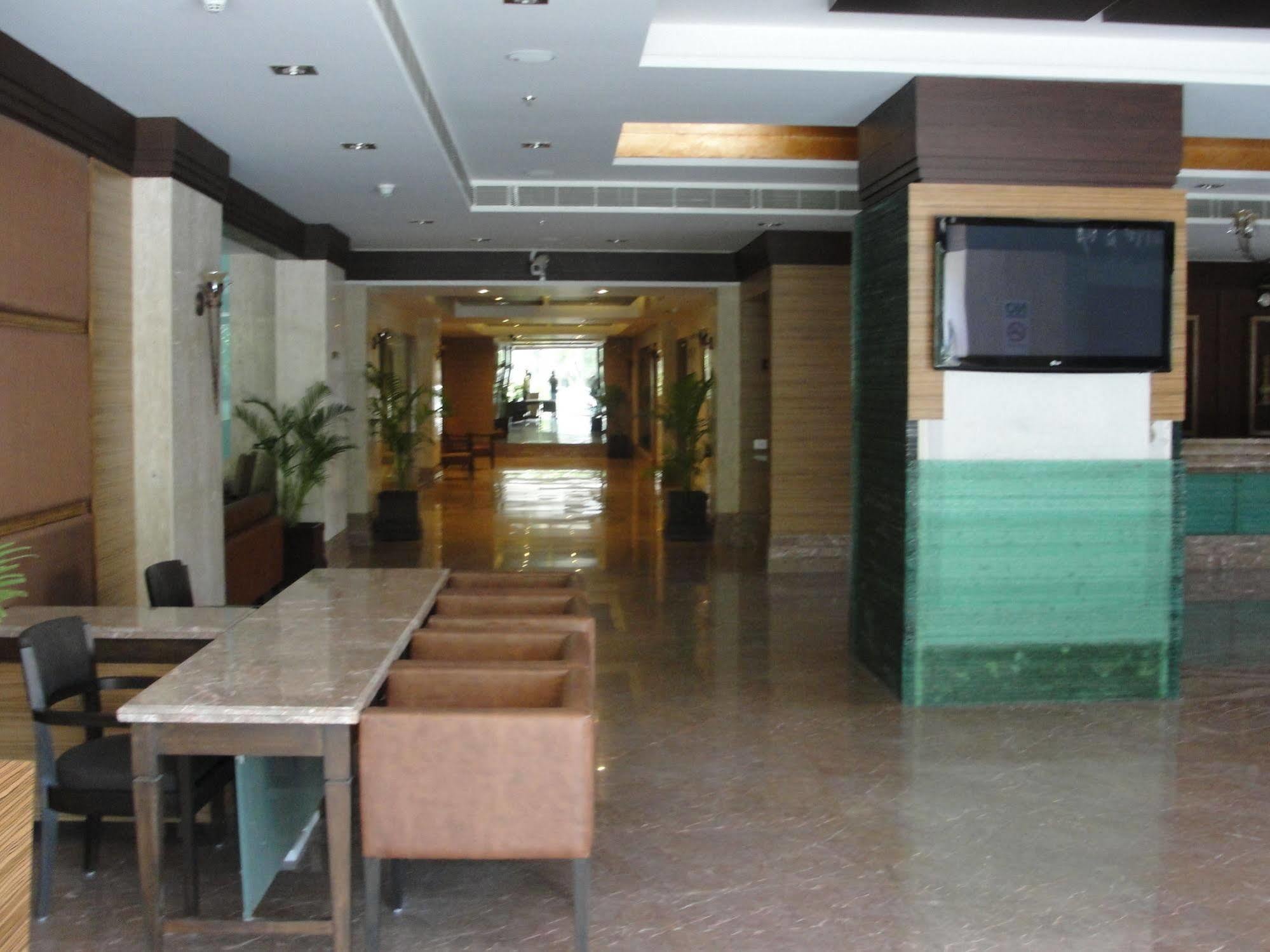 Hotel The Cambay Grand Ahmedabad Exterior foto