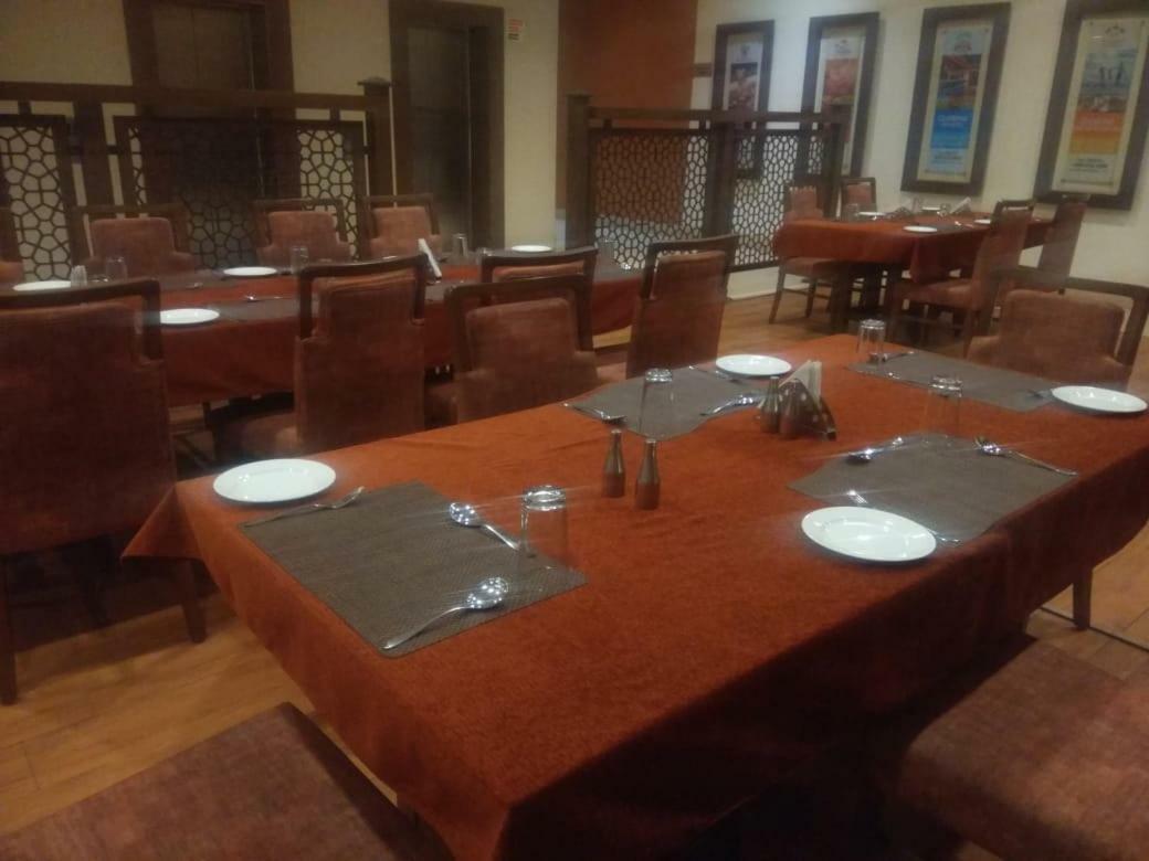 Hotel The Cambay Grand Ahmedabad Exterior foto